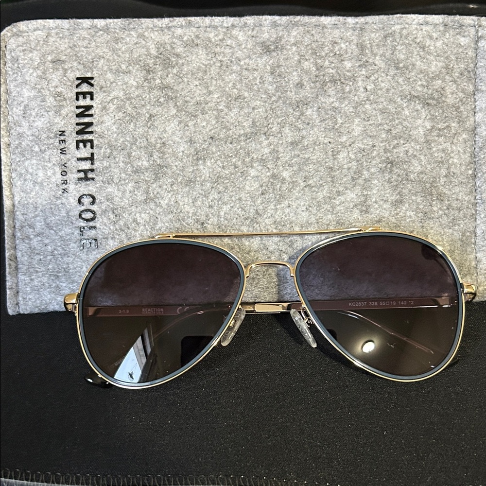 Men’s Kenneth Cole Reaction Gradient Smoke Pilot Sunglasses
